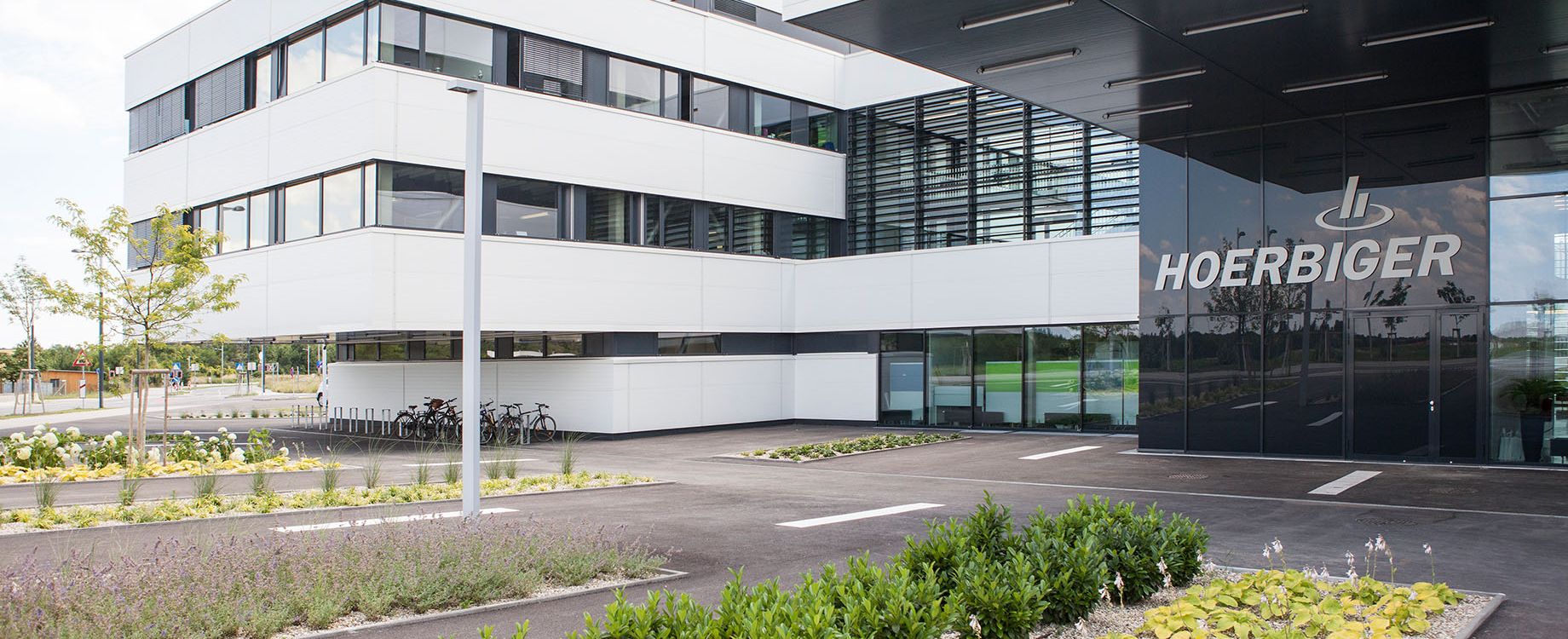 Die Hoerbiger Zentrale: Ein selbstbestimmter, technologisch anmutender und wirtschaftlicher Bau. © Walter Oberbramberger