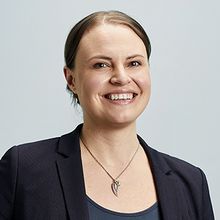Laura Egger <br> M.O.O.CON